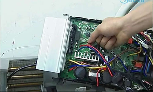 镶黄旗美的空调电话是多少